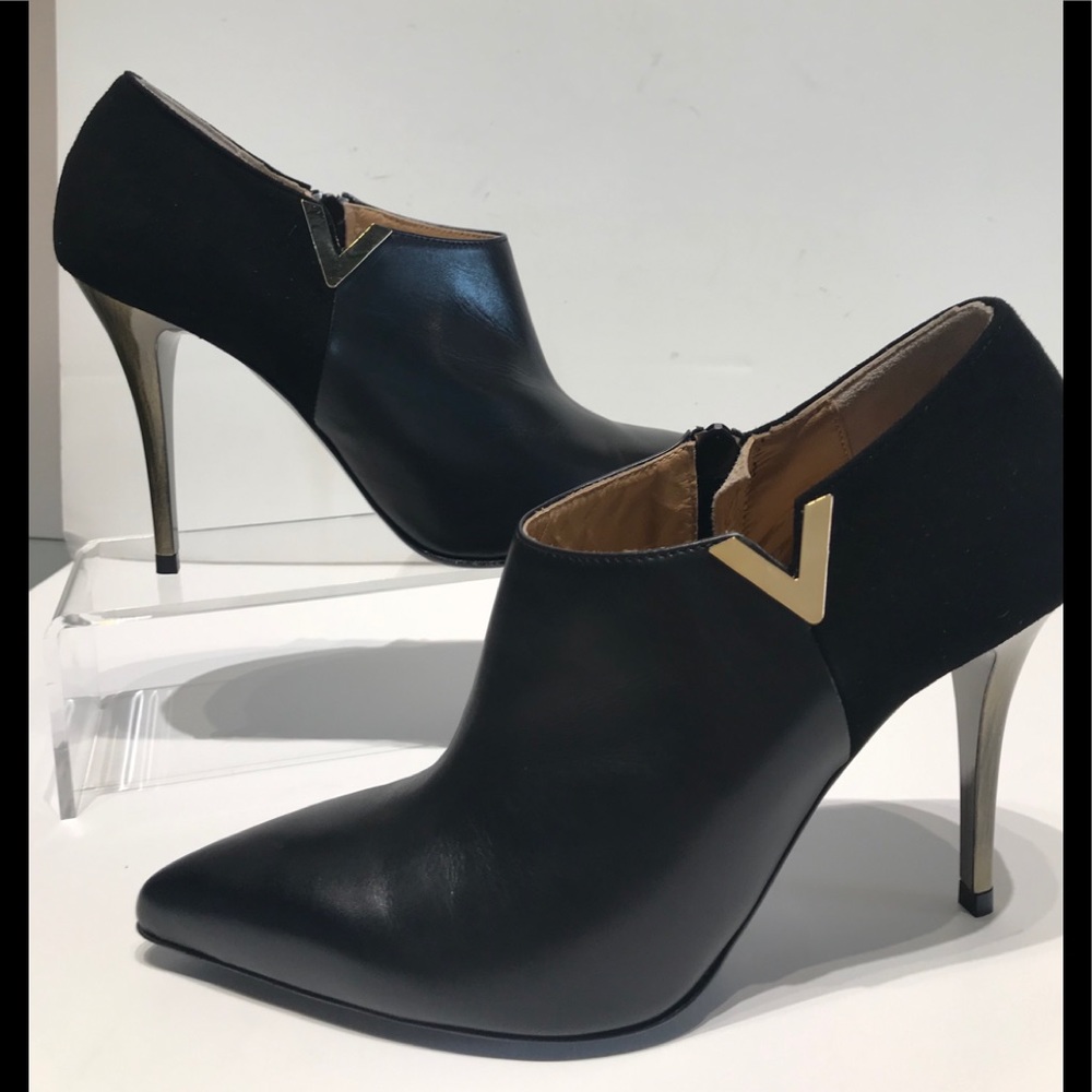 Gianni Ferrante black HH ankle boot with V detail